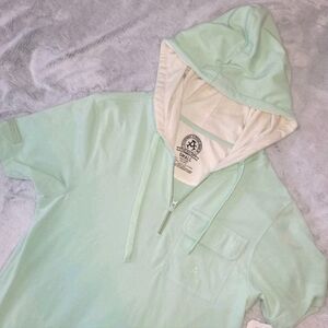 Akademiks Clothing Brand Mens Size Small Light Green Hooded Shirt Short Sleeve